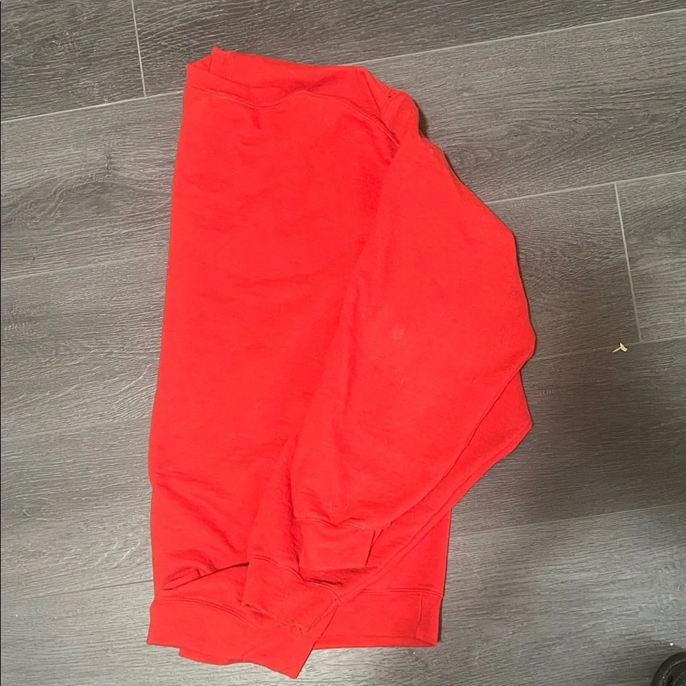 Gildan Red Heavy Blend Crewneck Sweatshirt - Picture 4 of 4